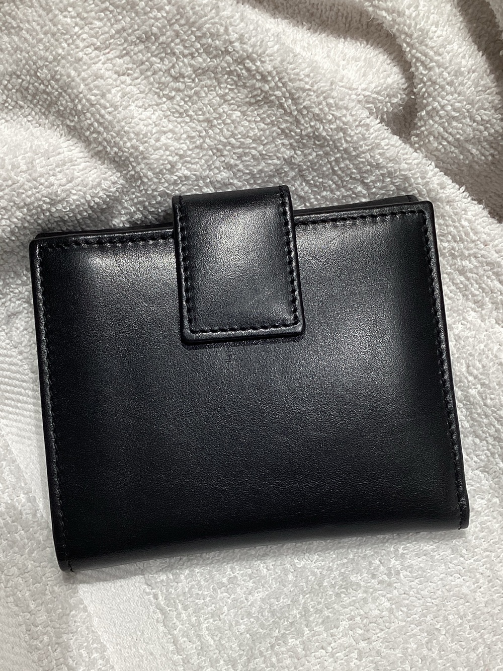 Gucci Black Leather Wallet with Gold GG Medallion - Picture 2 of 8